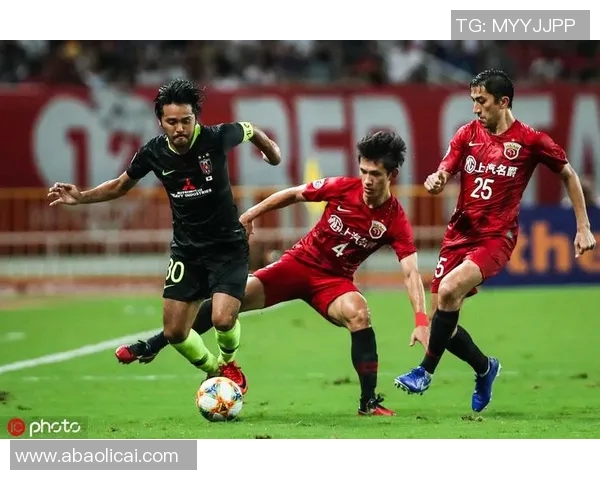 日本大阪迎来足球明星的盛大活动引发球迷热议