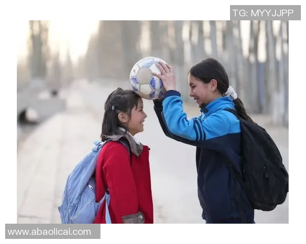 姐妹们一起看足球明星比赛的欢乐时光与精彩瞬间分享