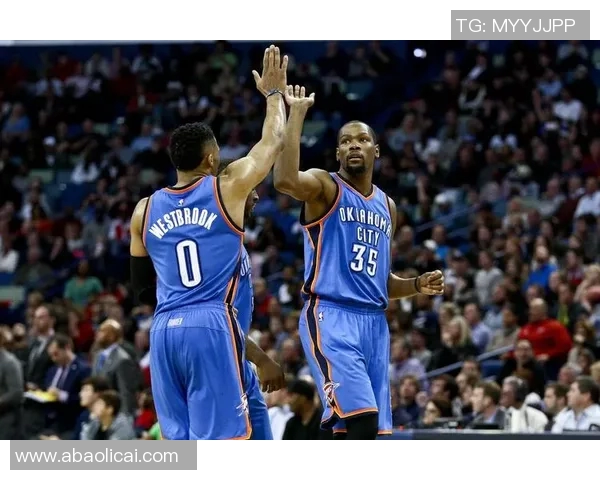 勇士与雷霆激战正酣10月31日篮球盛宴精彩回顾与分析